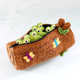 Tara Treasures Finger Puppets - 5 Little Speckled Frogs with Log Bag (6pc)
